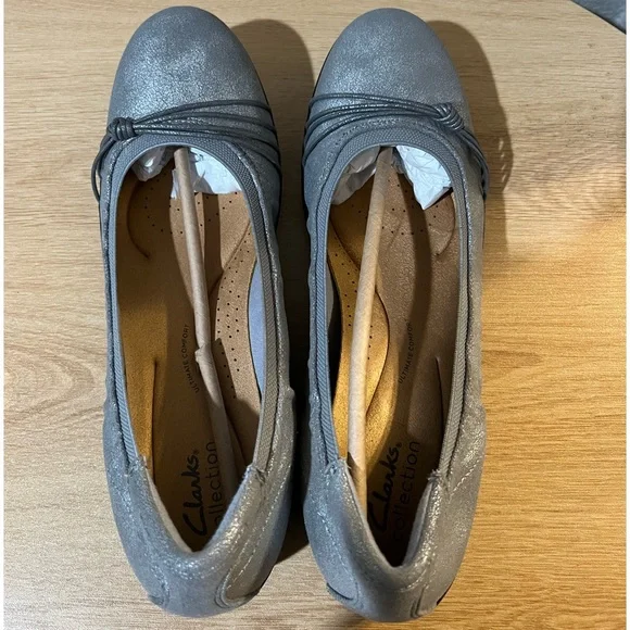 Clark’s Metallic Silver Flats Shoes Size 11 ~Brand New~ - Picture 1 of 4